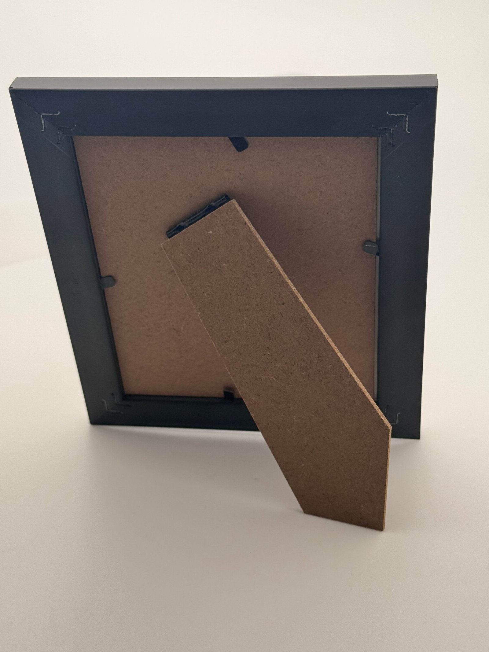 Originale Rückseite der schwarzen Ikone mit ausgeklapptem Standfuß
