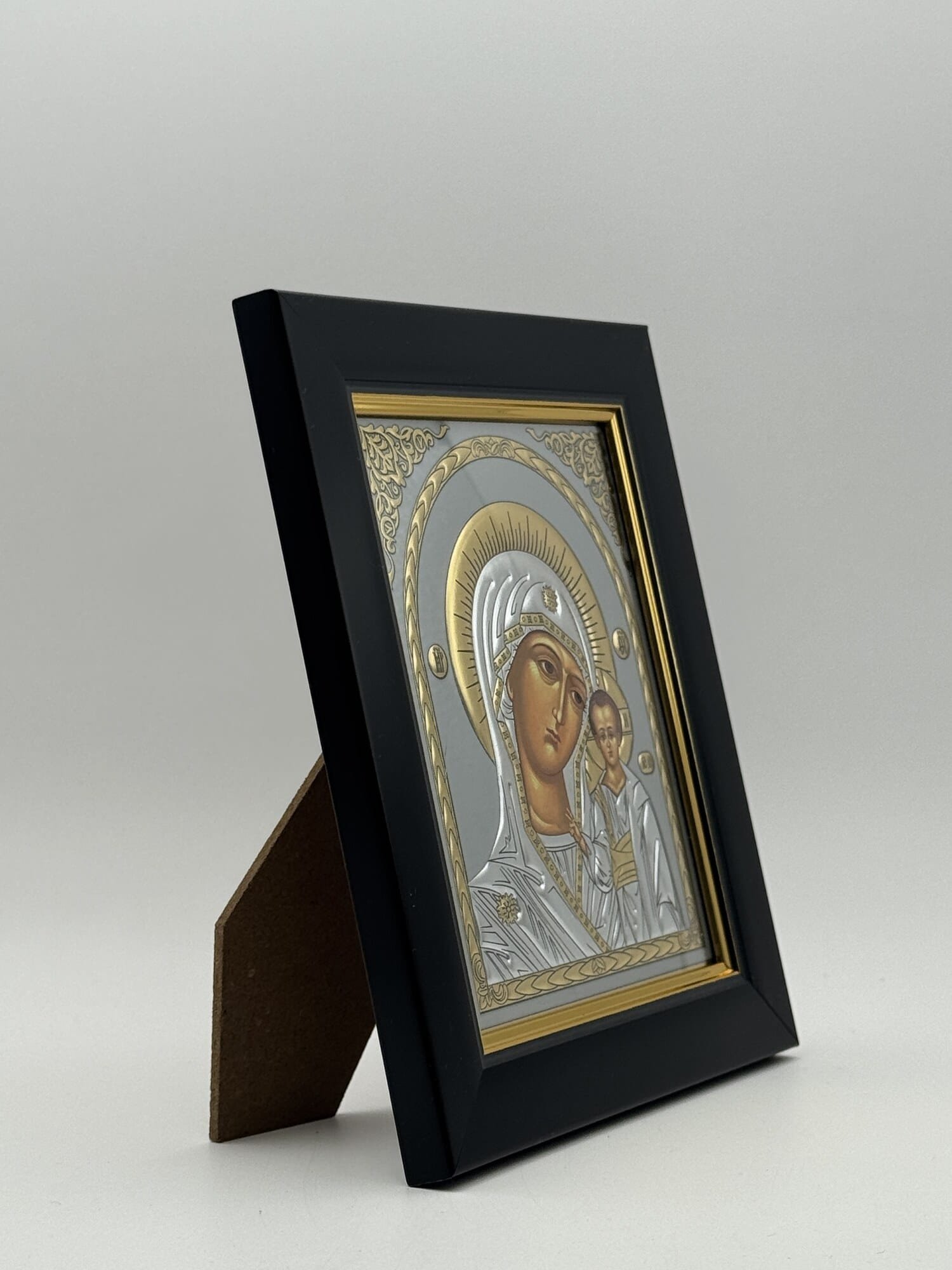Ikone Gottesmutter von Kasan Silberrelief mit Goldnimbus seitliche Ansicht Ikone Gottesmutter von Kasan Silberrelief mit Goldnimbus seitliche Ansicht