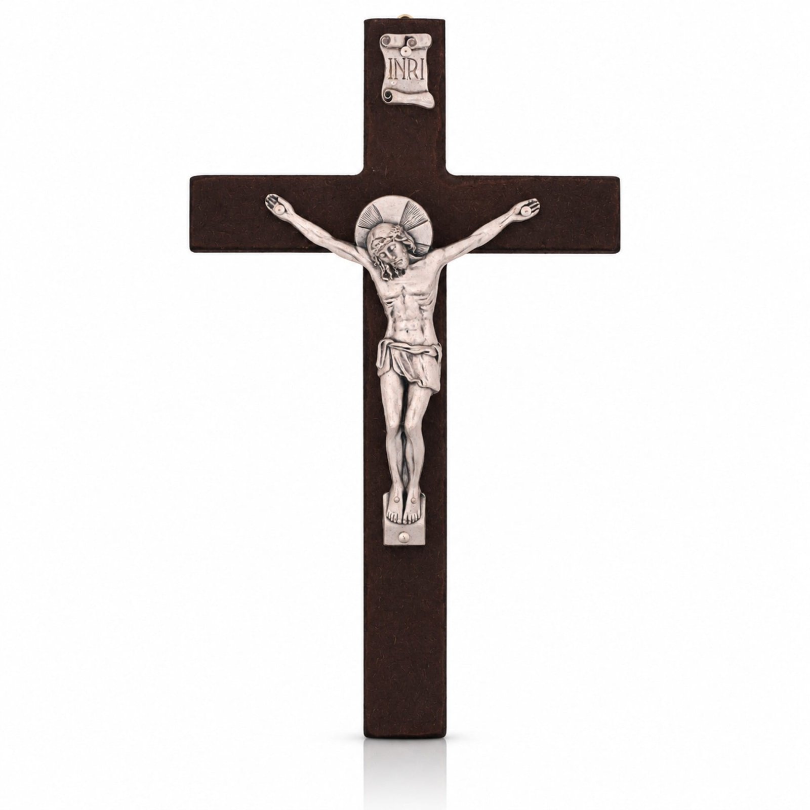 Kruzifix aus Holz – Wandkreuz mit Christus-Korpus und INRI-Schild | misticSparks Kruzifix aus Holz – Wandkreuz aus dunklem Holz mit silberfarbenem Christus-Korpus und INRI-Schild, Vorderansicht