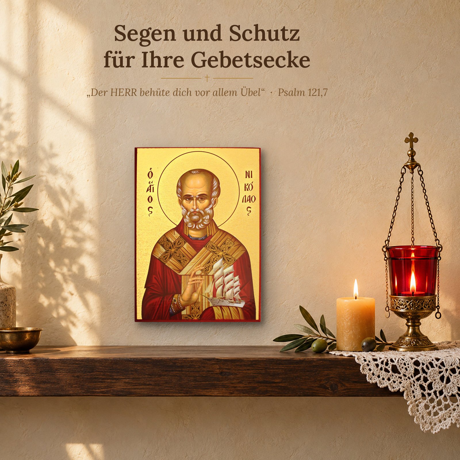 Ikone Heiliger Nikolaus an der Wand über dem Hausaltar mit Öllampe und Kerze
