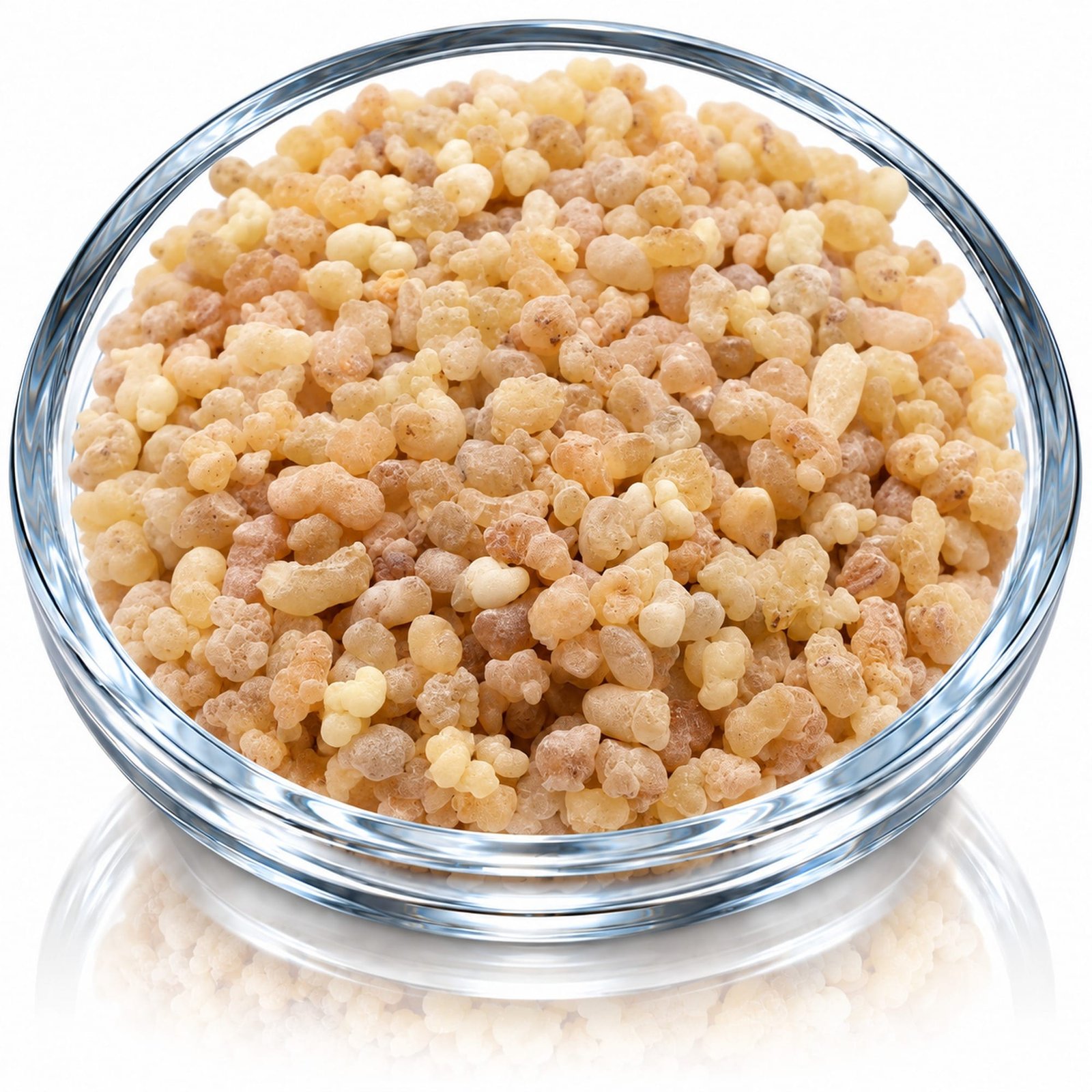 Naturweihrauch Olibanum feinkörnig – reines Boswellia-Harz 50 g bis 500 g 43 Feinkörniger Naturweihrauch Olibanum – feine Weihrauchkörner in einer Glasschale auf weißem Hintergrund
