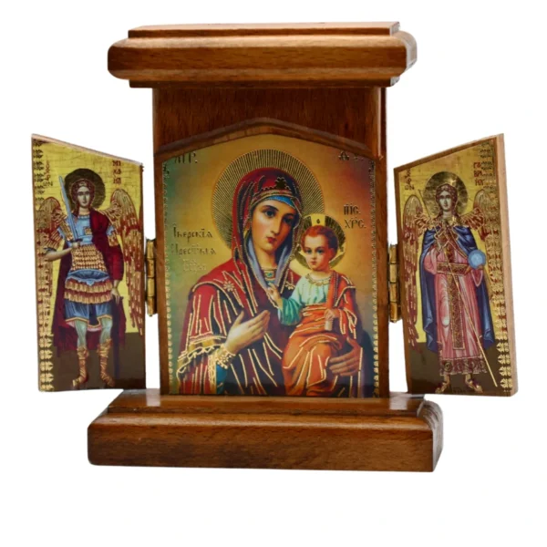 Klappikone aus Holz mit der Gottesmutter von Iveron und den Erzengeln Michael und Gabriel auf den Flügeln