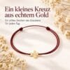 Tiny Cross Armband mit weinroter Textilkordel und Schiebeknoten, Detailaufnahme