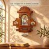Hausaltar Axion Estin an der Wand einer hellen Gebetsecke mit aufgeschlagener Bibel