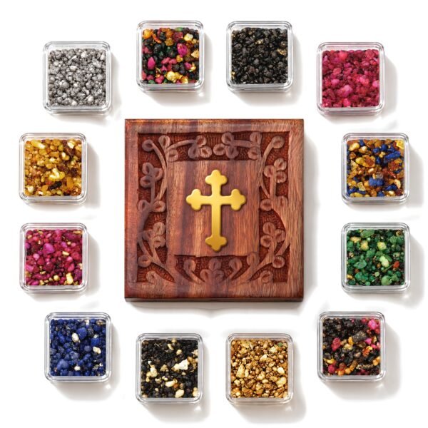 Weihrauch-Geschenkset: geschnitzte Holzbox mit Messingkreuz und 12 Sorten Kirchenweihrauch in Döschen